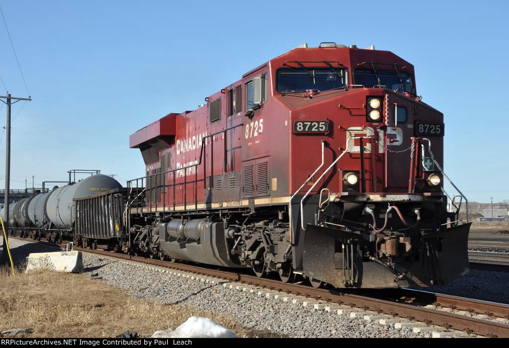 Eastbound manifest comes down the connector